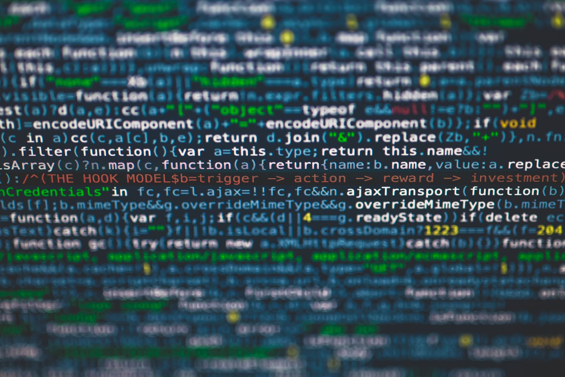 Kolorowy kod programowania wyświetlony na ekranie komputera