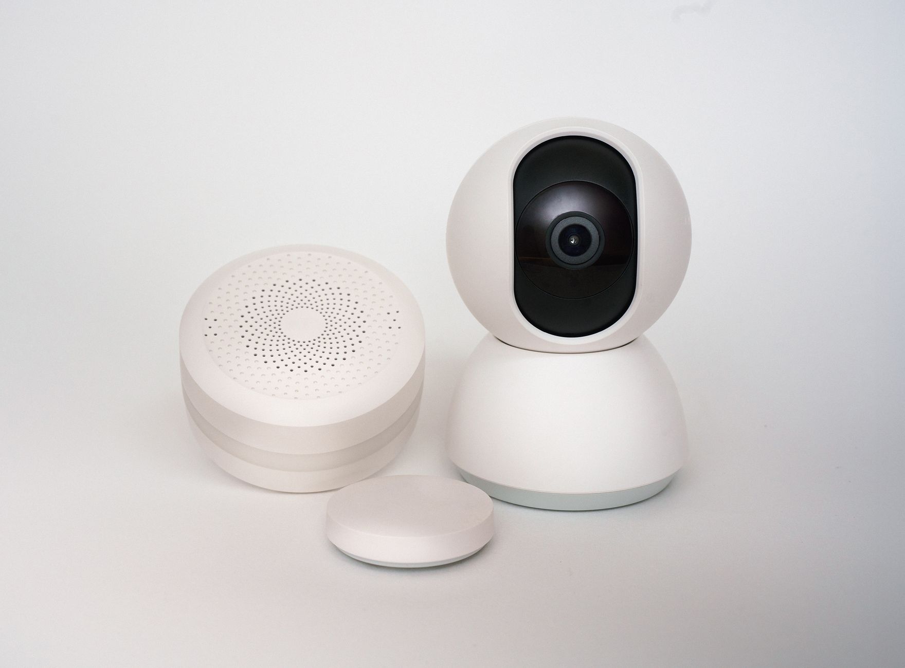 Zigbee2MQTT vs ZHA: który stos w Home Assistant wybrać i dlaczego