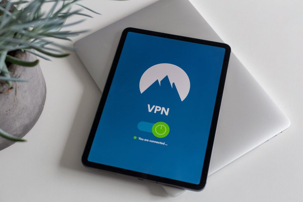 WireGuard czy OpenVPN? Porównanie wydajności, bezpieczeństwa i konfiguracji
